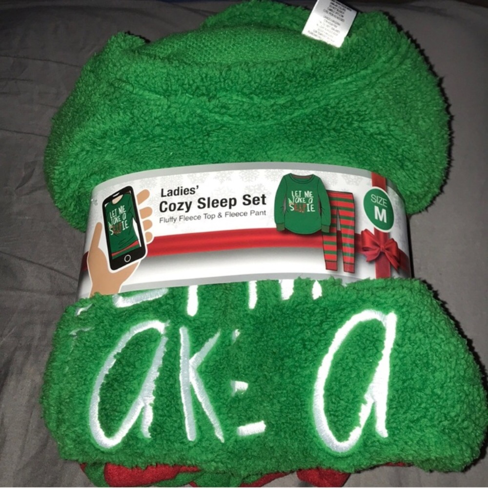 NWT Women’s Sleep Set